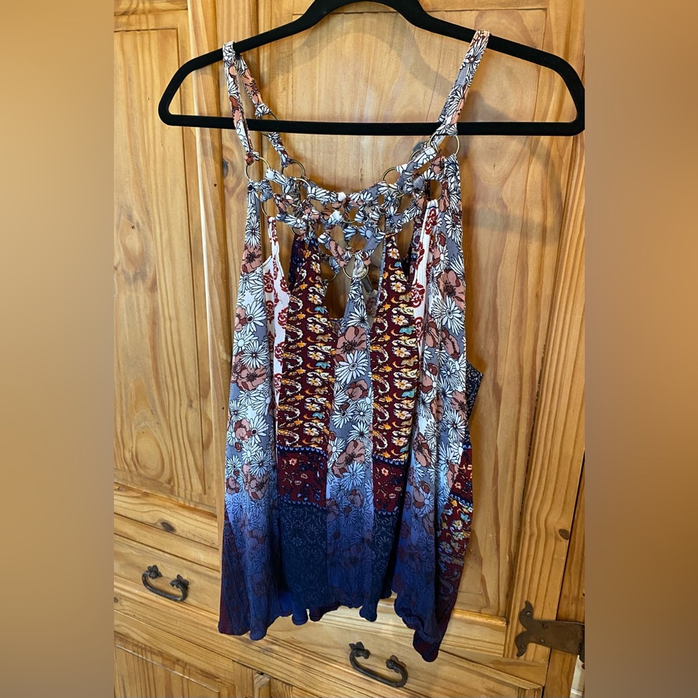 Gimmicks boho top with metal rings. XL. PTP 25”
